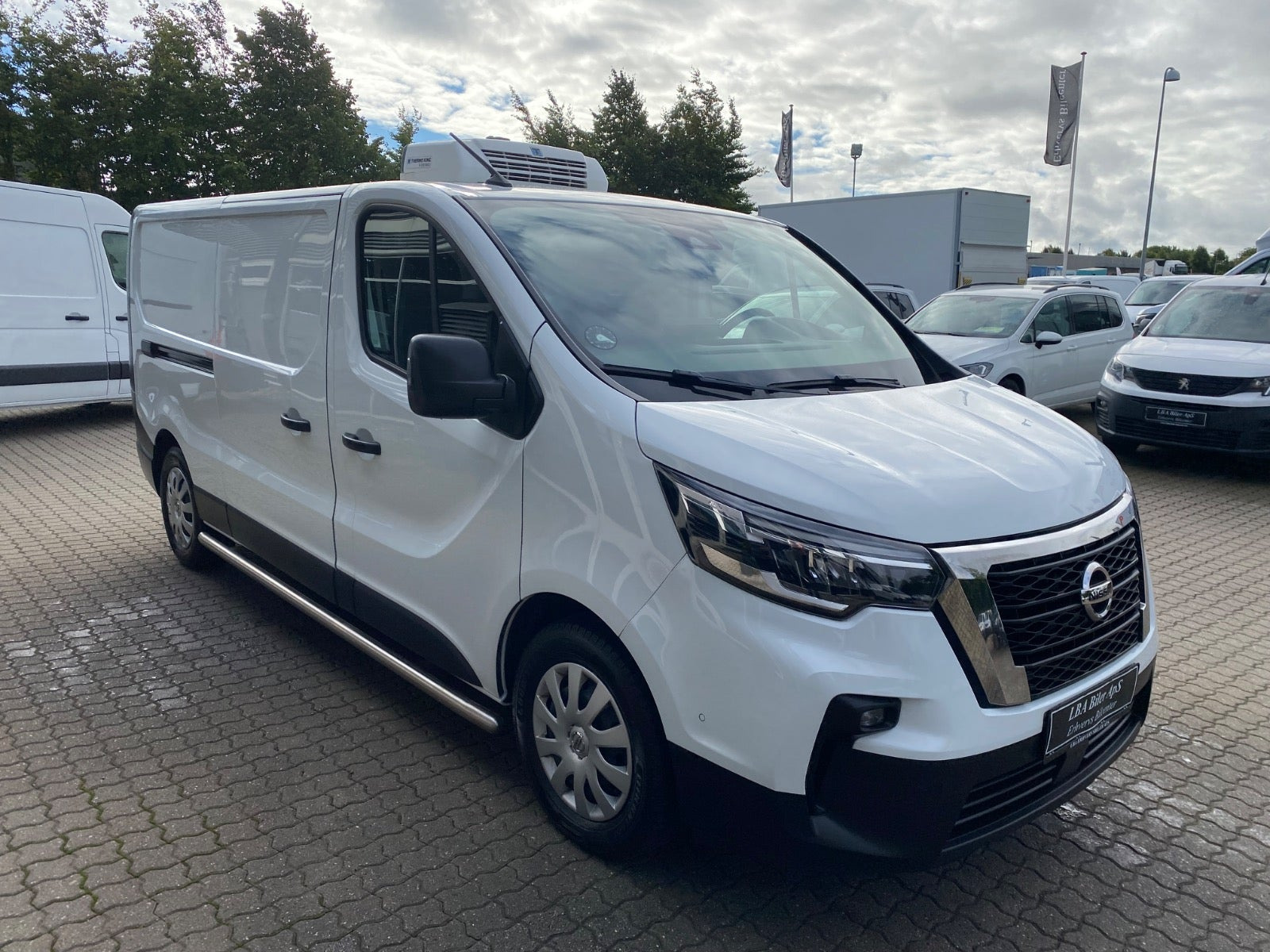 Hvid Nissan Primastar fra 2024