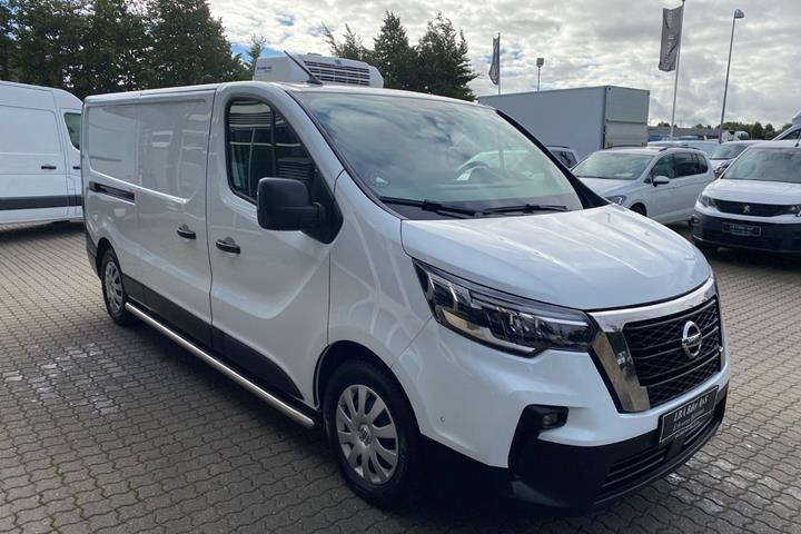 Hvid Nissan Primastar fra 2024