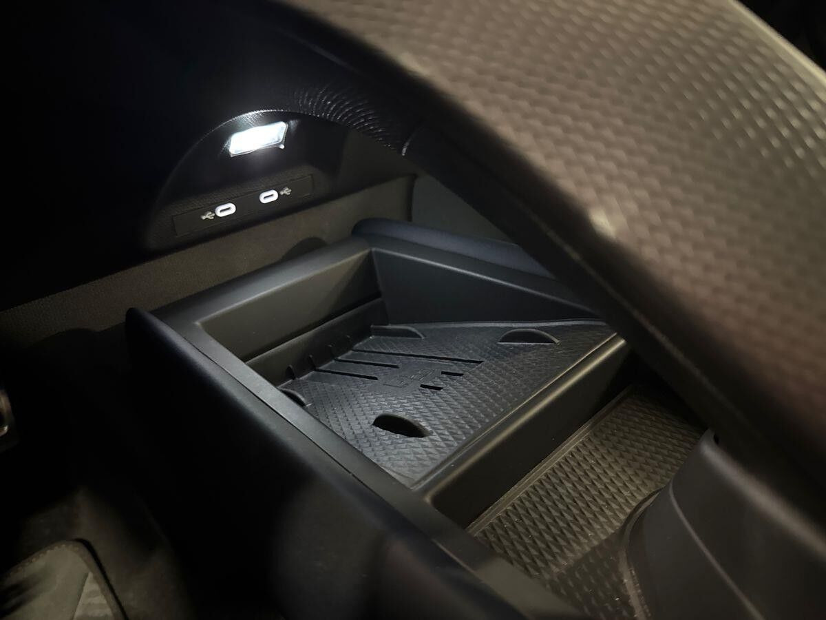 Blå Cupra Tavascan fra 2025