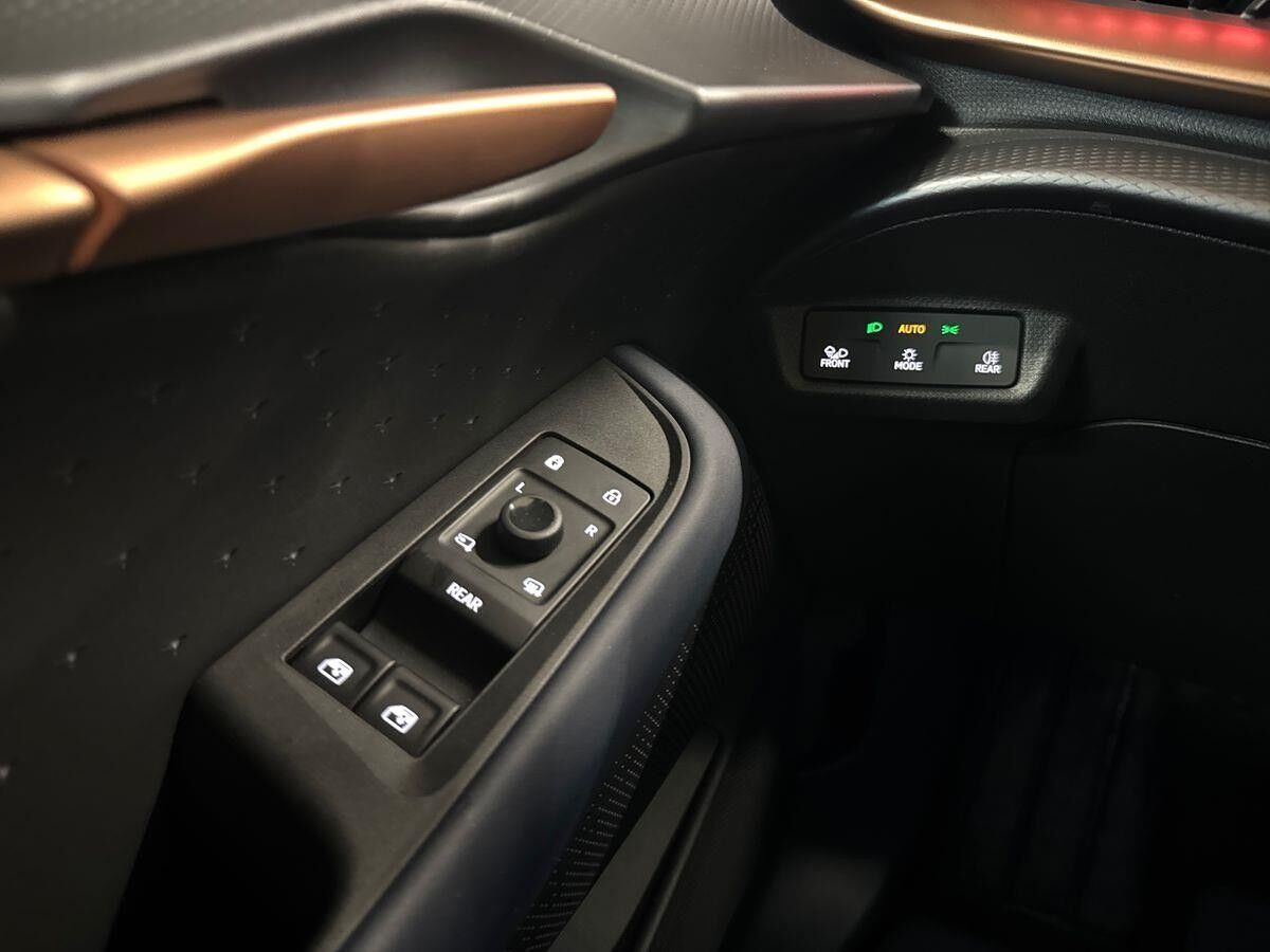 Blå Cupra Tavascan fra 2025