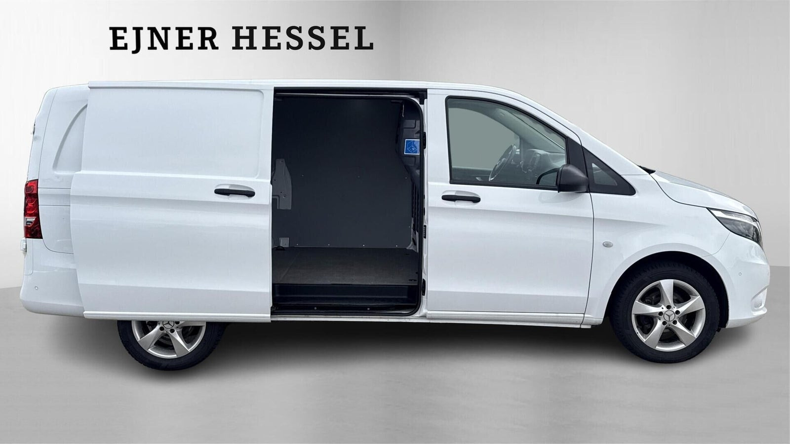 Hvid Mercedes Vito 116 fra 2023