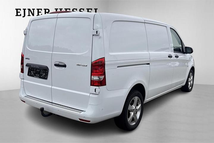 Hvid Mercedes Vito 116 fra 2023