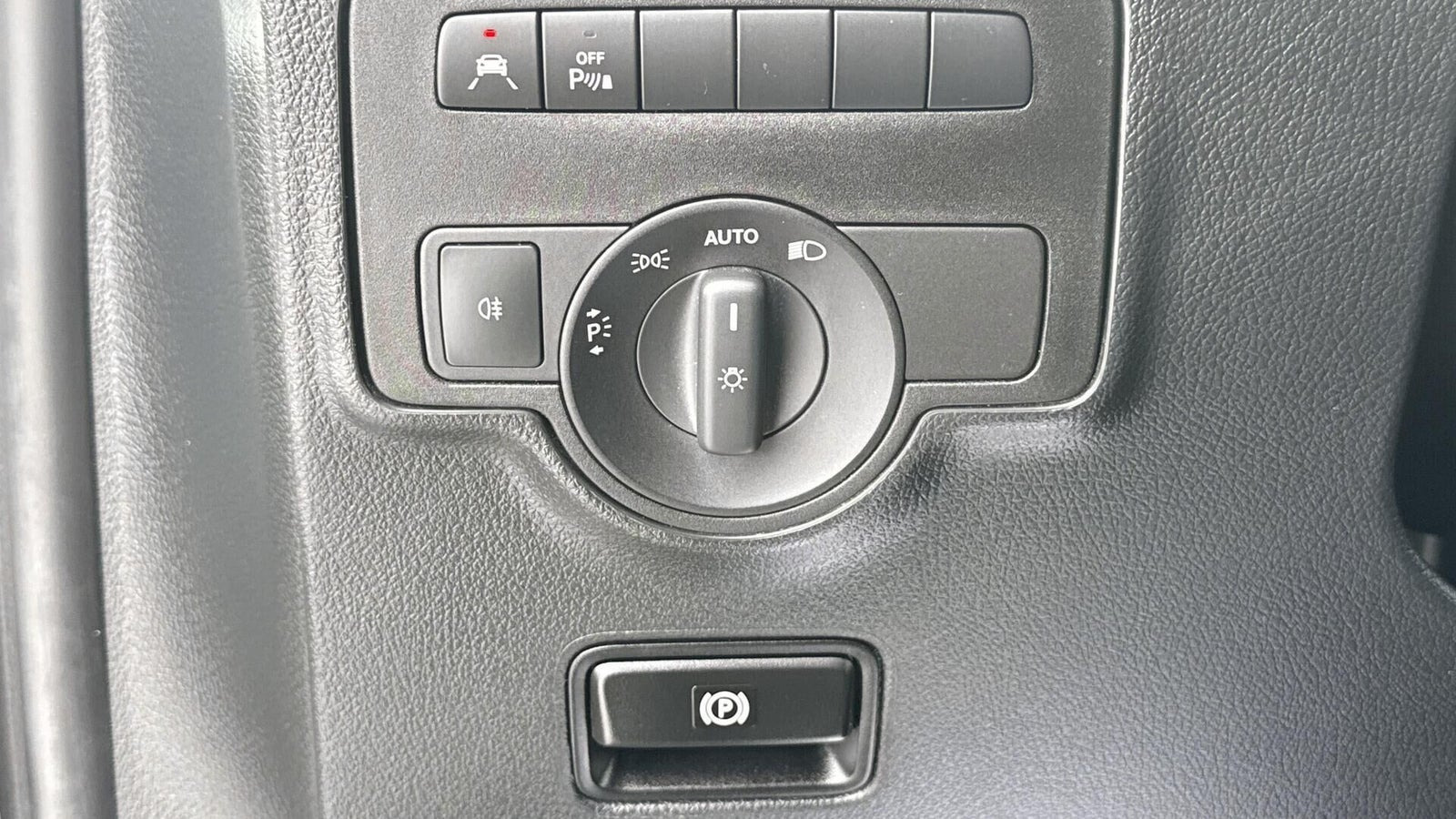 Hvid Mercedes Vito 116 fra 2023
