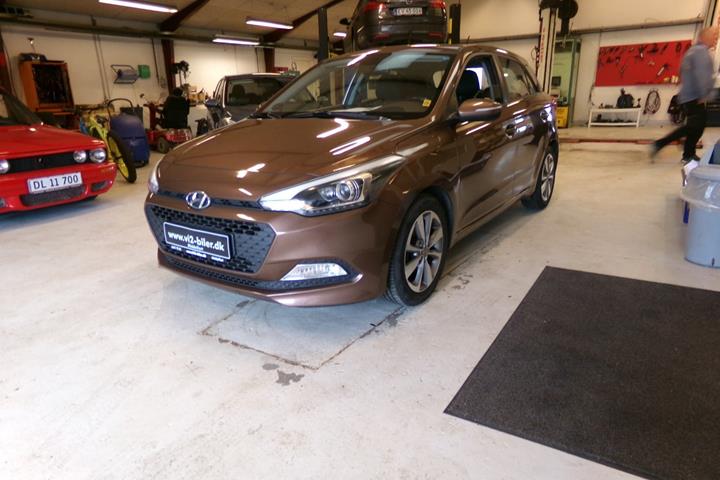 Brun Hyundai i20 fra 2016