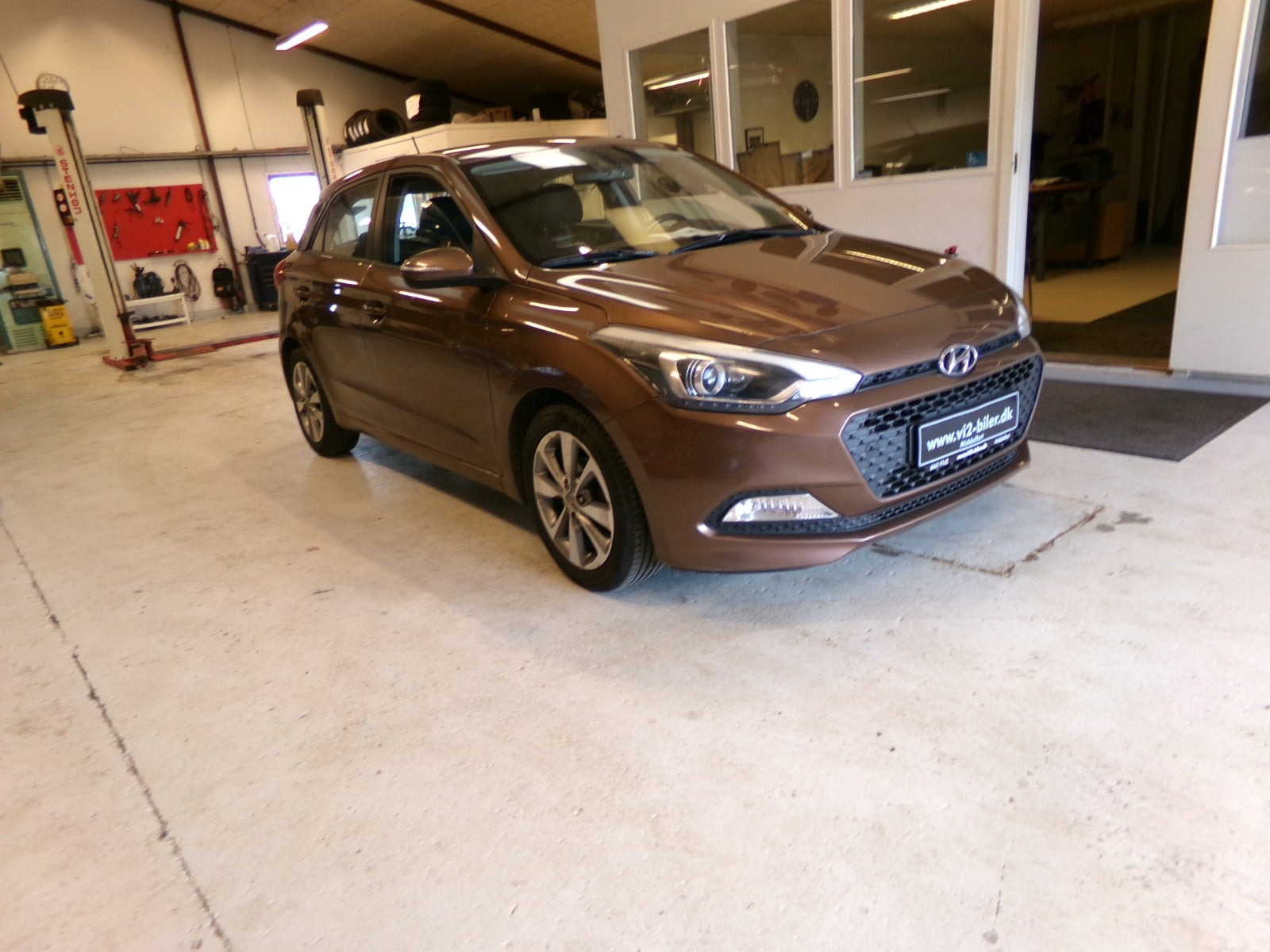 Brun Hyundai i20 fra 2016