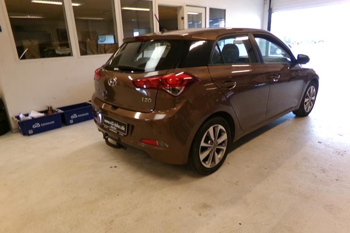 Brun Hyundai i20 fra 2016