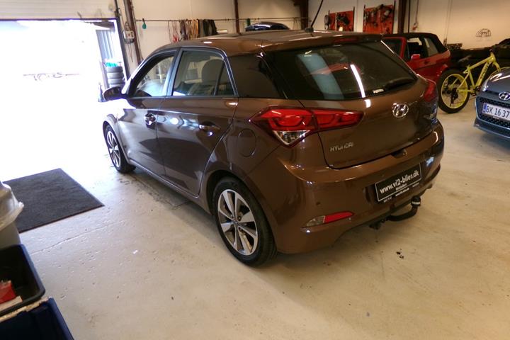 Brun Hyundai i20 fra 2016