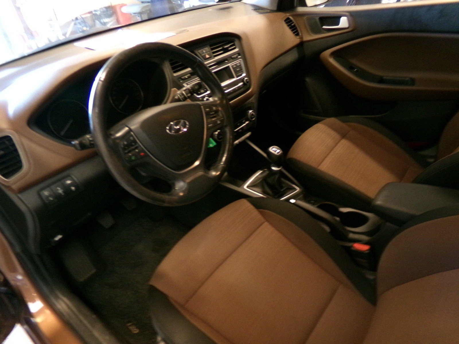 Brun Hyundai i20 fra 2016