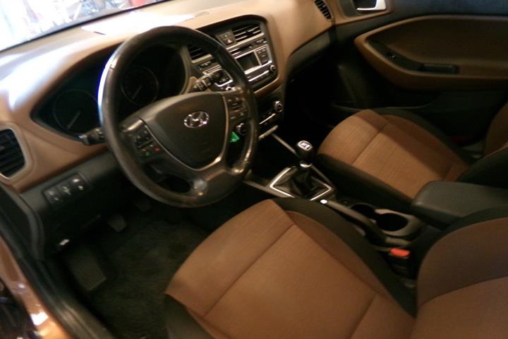 Brun Hyundai i20 fra 2016