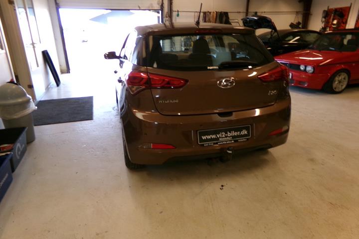 Brun Hyundai i20 fra 2016