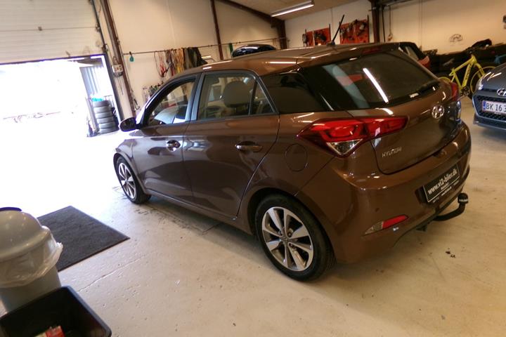 Brun Hyundai i20 fra 2016