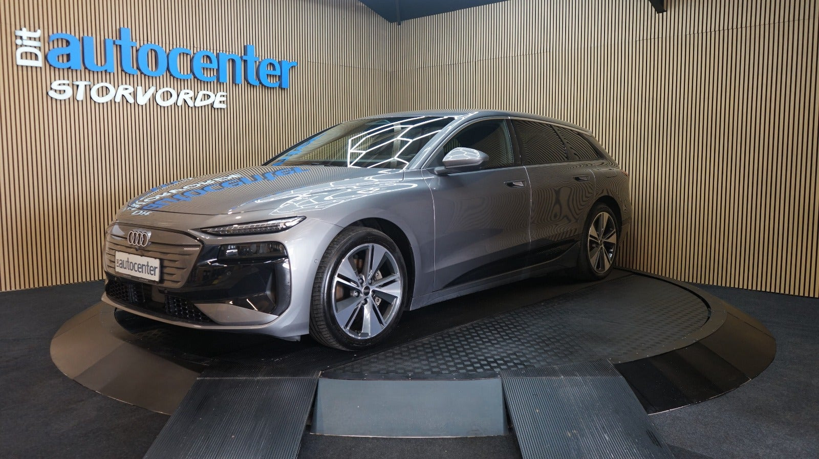 Grå Audi A6 e-tron fra 2025