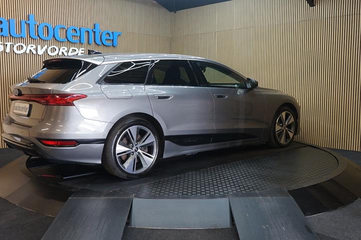 Grå Audi A6 e-tron fra 2025
