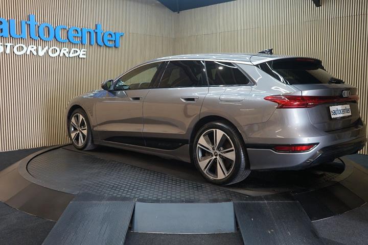 Grå Audi A6 e-tron fra 2025