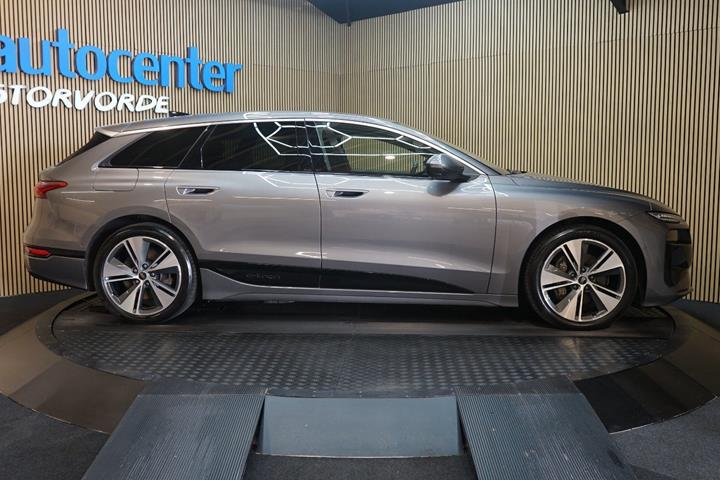 Grå Audi A6 e-tron fra 2025