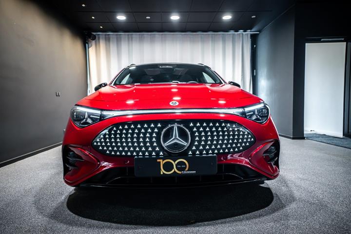 Rød Mercedes CLA250+ fra 2026