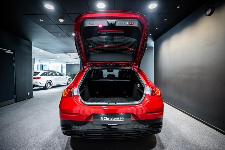 Rød Mercedes CLA250+ fra 2026