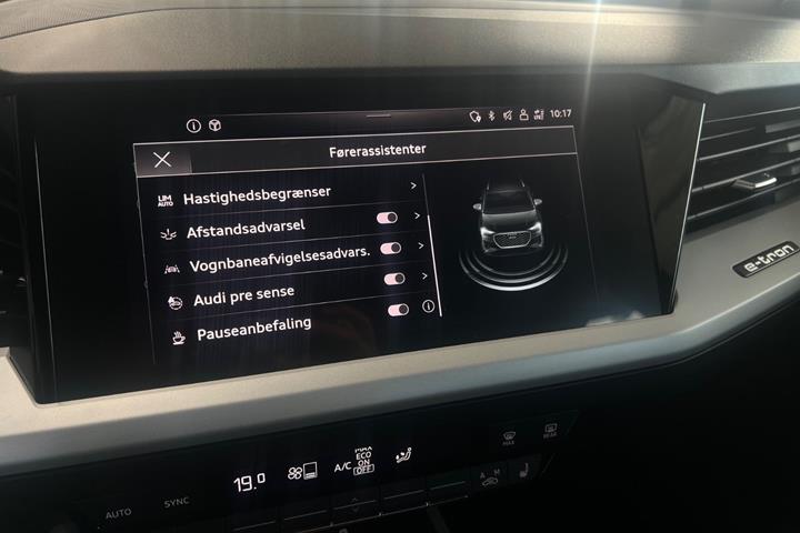 Grå Audi Q4 e-tron fra 2023