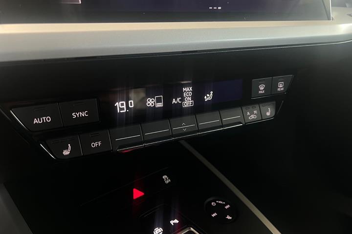 Grå Audi Q4 e-tron fra 2023