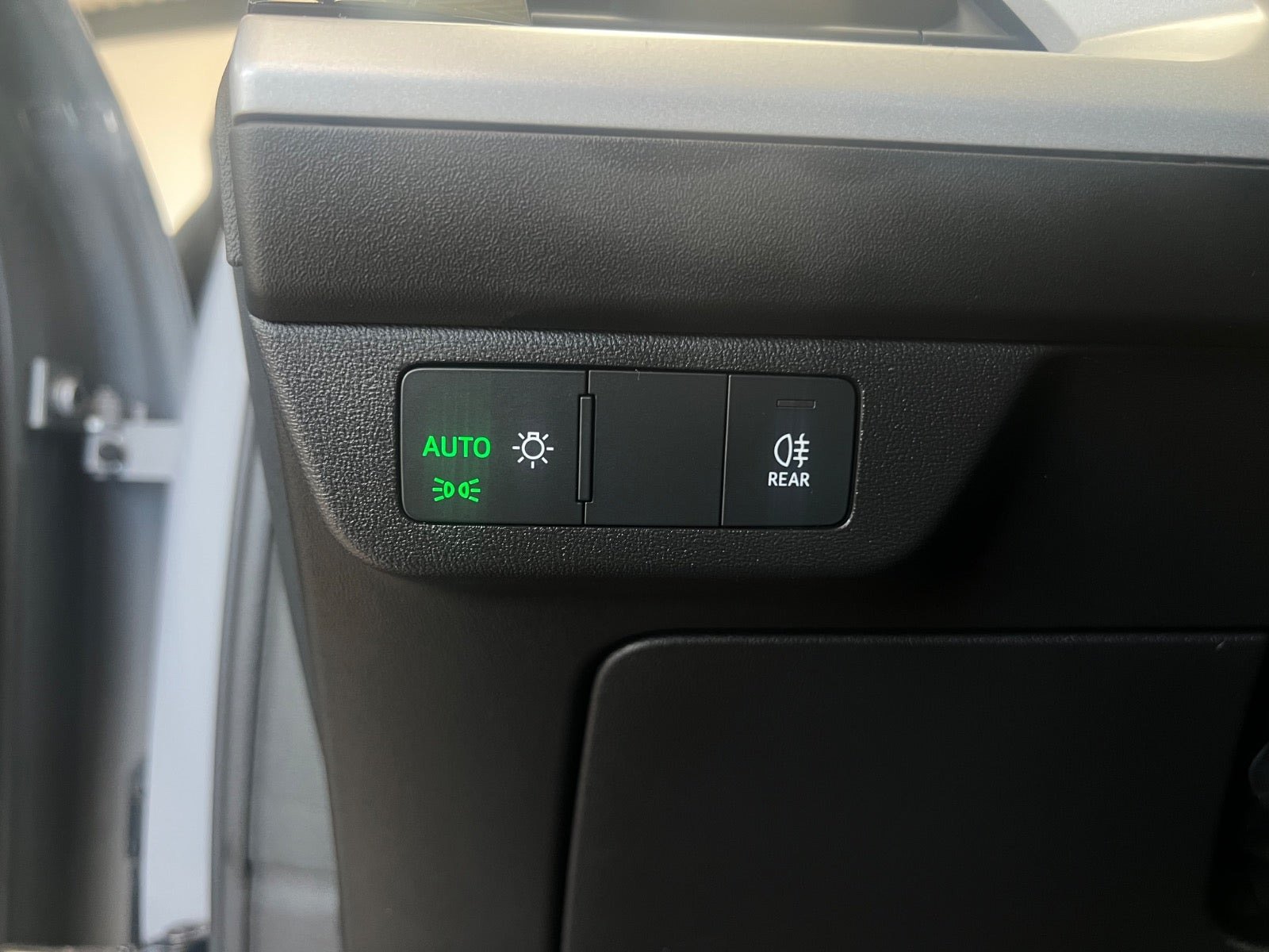 Grå Audi Q4 e-tron fra 2023