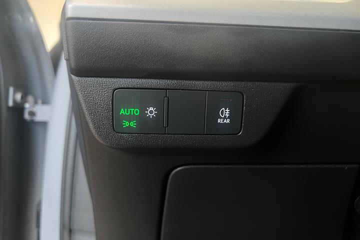 Grå Audi Q4 e-tron fra 2023