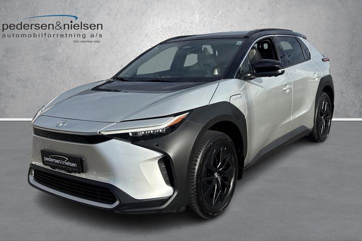 Sølv Toyota BZ4X fra 2023