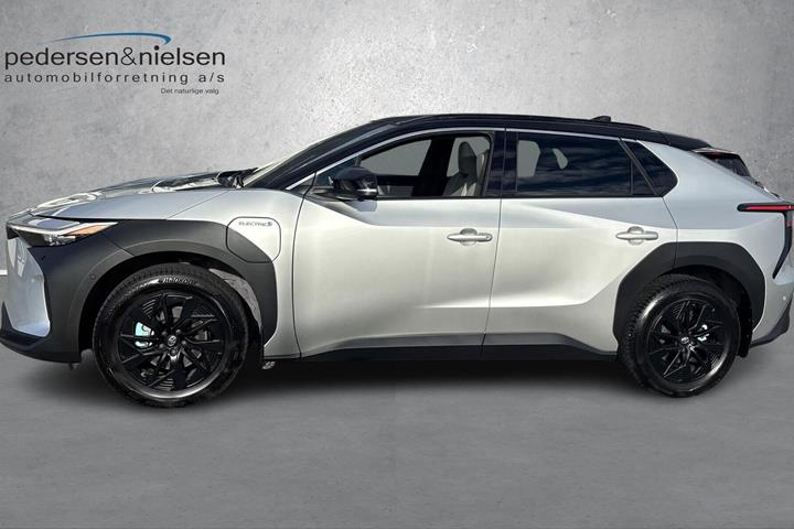 Sølv Toyota BZ4X fra 2023