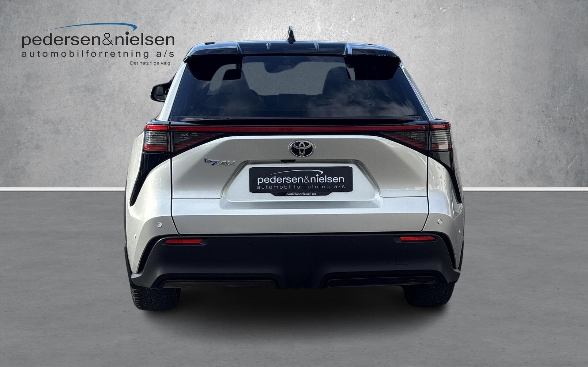 Sølv Toyota BZ4X fra 2023