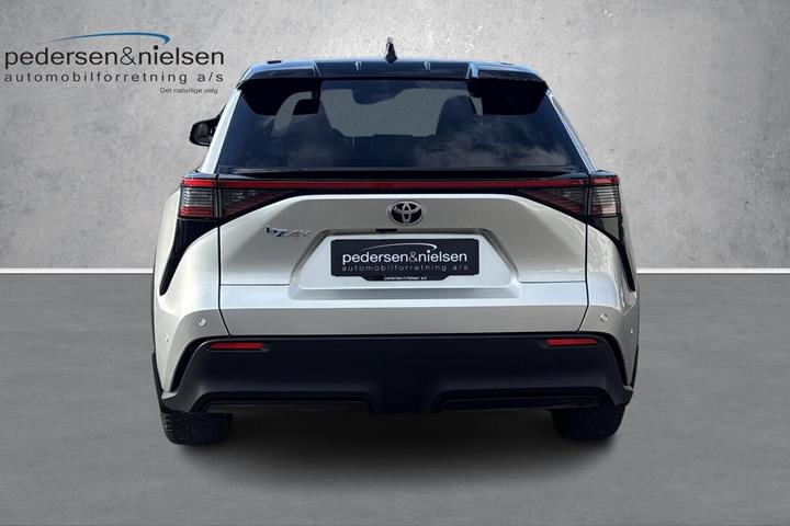Sølv Toyota BZ4X fra 2023