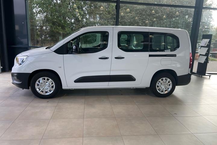 Hvid Opel Combo-e fra 2024