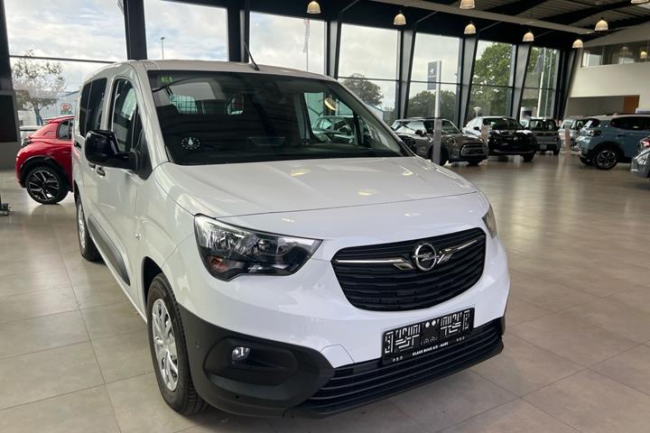 Hvid Opel Combo-e fra 2024