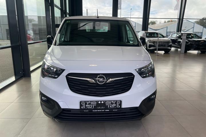 Hvid Opel Combo-e fra 2024