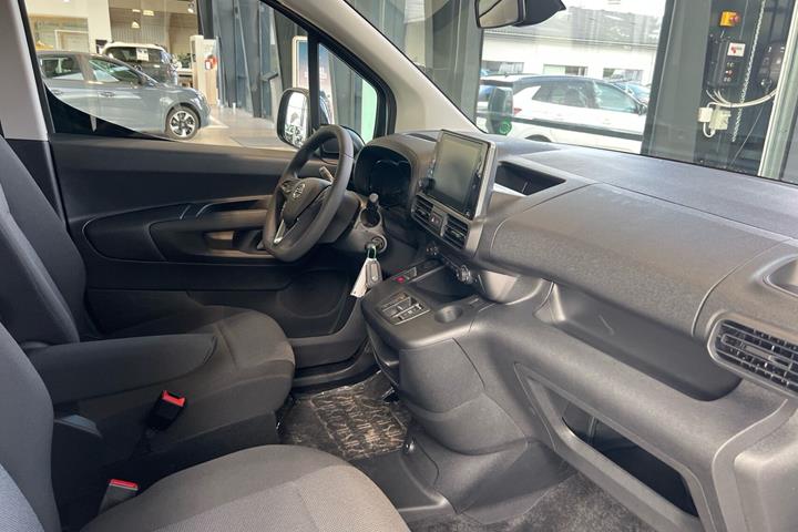 Hvid Opel Combo-e fra 2024