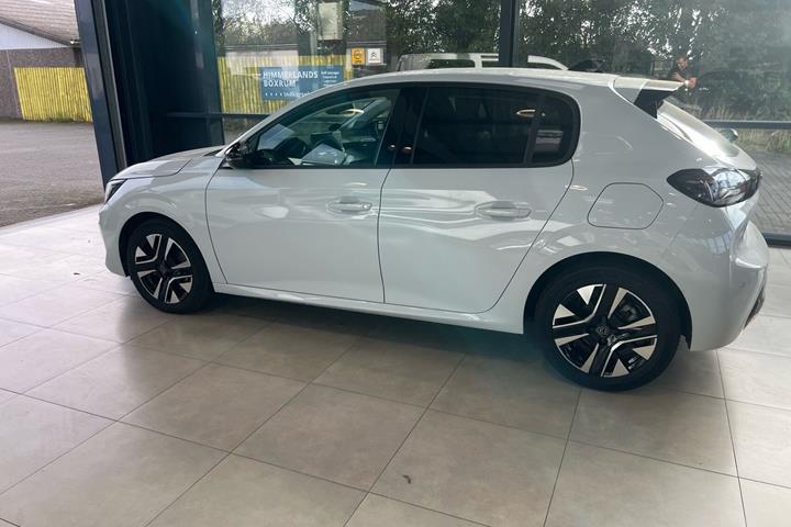 Hvid Peugeot 208 fra 2025