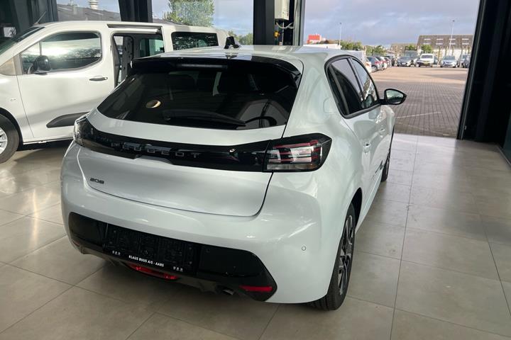 Hvid Peugeot 208 fra 2025