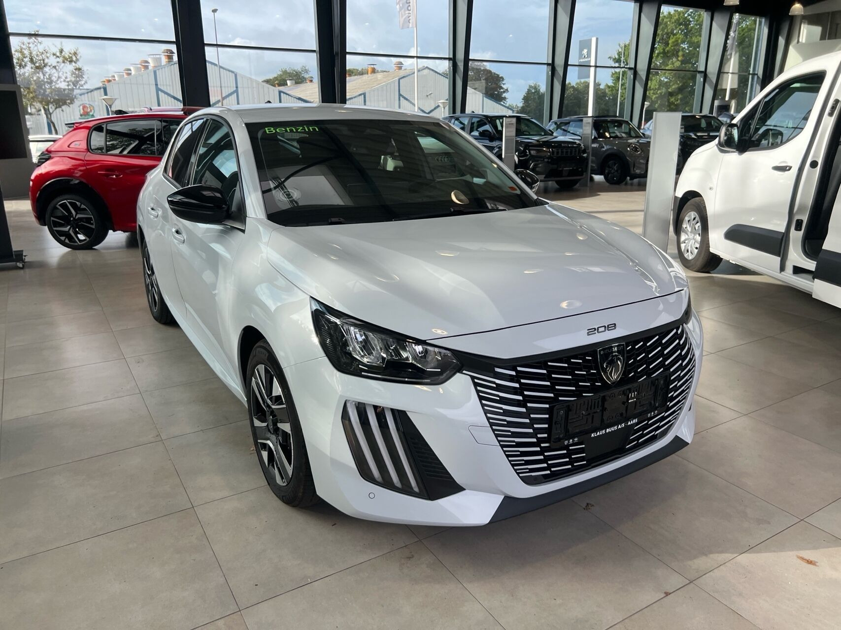 Hvid Peugeot 208 fra 2025