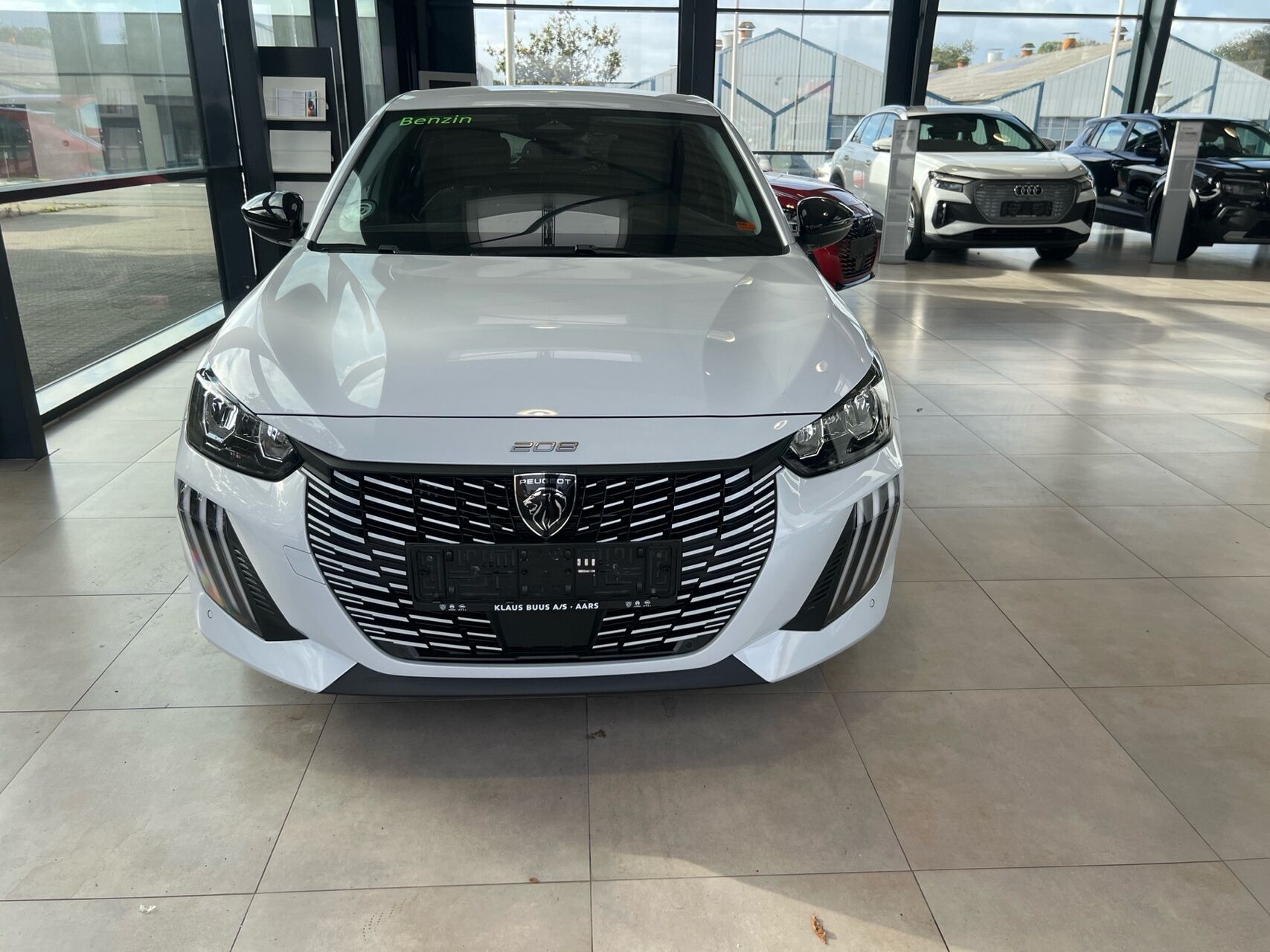 Hvid Peugeot 208 fra 2025