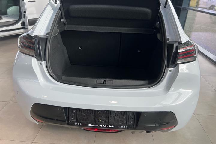 Hvid Peugeot 208 fra 2025