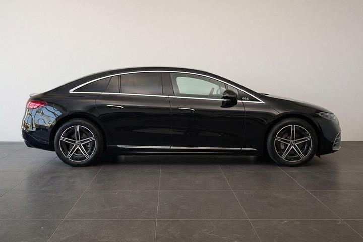 Sort Mercedes EQE350+ fra 2024