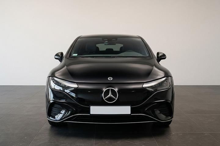 Sort Mercedes EQE350+ fra 2024