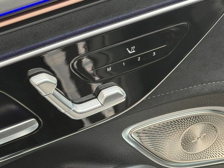 Sort Mercedes EQE350+ fra 2024