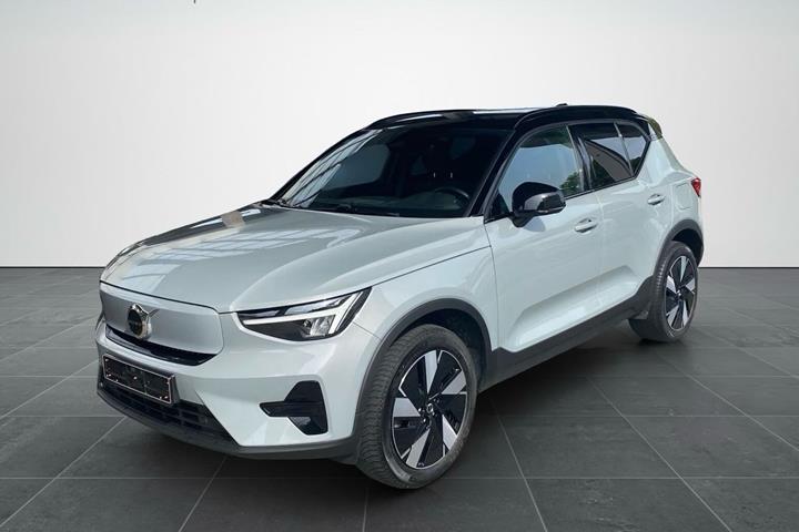 Grå Volvo XC40 fra 2023