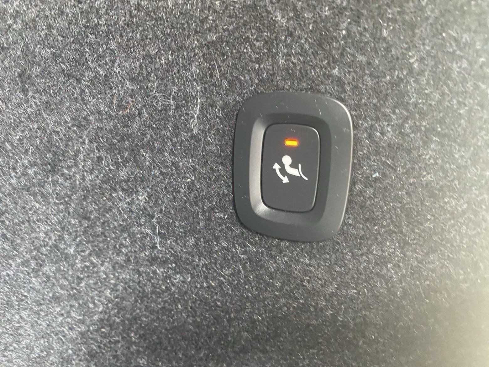 Grå Volvo XC40 fra 2023