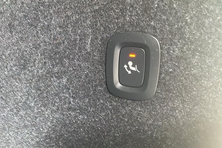 Grå Volvo XC40 fra 2023