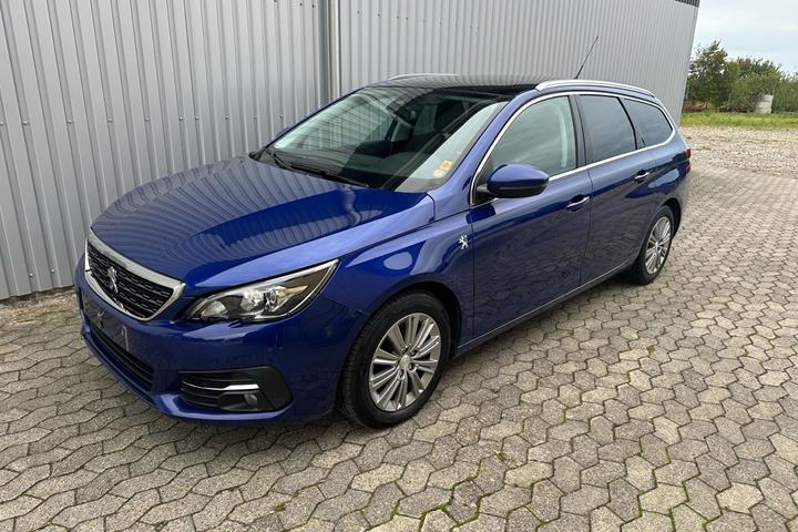 Blå Peugeot 308 fra 2018