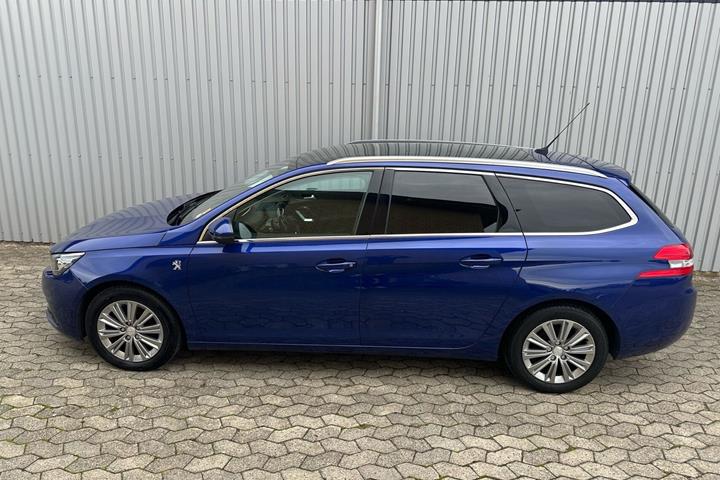 Blå Peugeot 308 fra 2018
