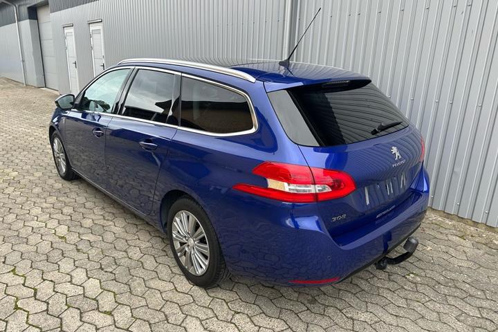 Blå Peugeot 308 fra 2018