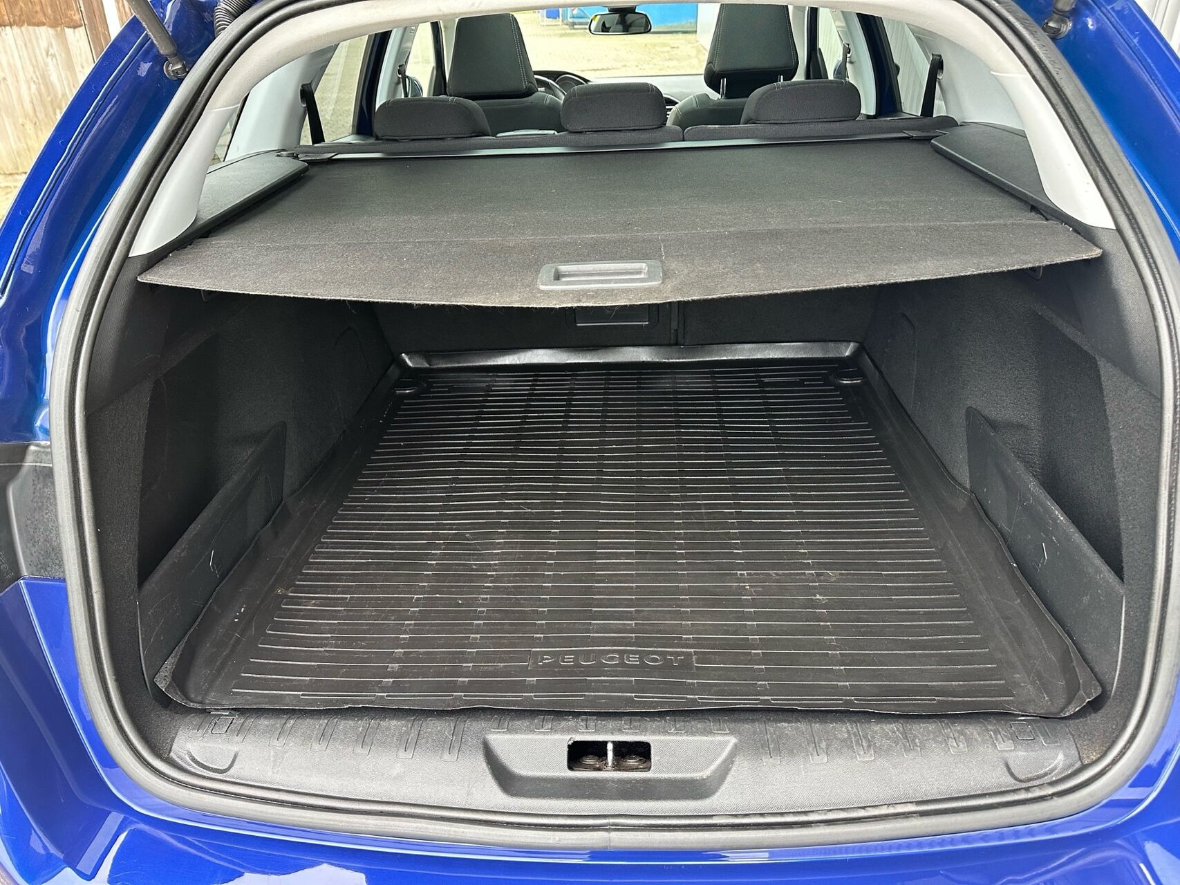 Blå Peugeot 308 fra 2018