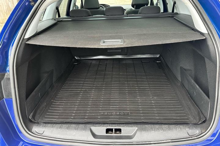 Blå Peugeot 308 fra 2018