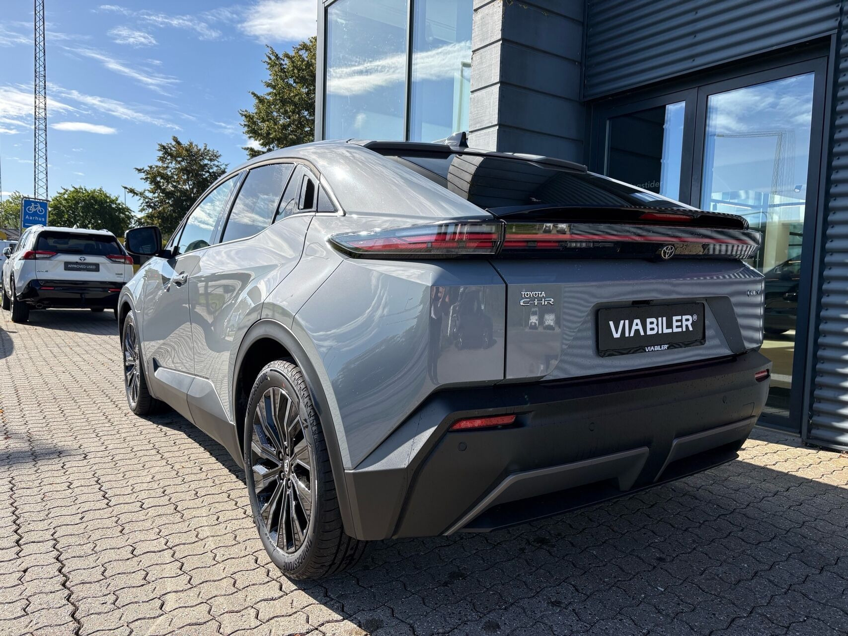 Grå Toyota Toyota C-HR+ fra 2026